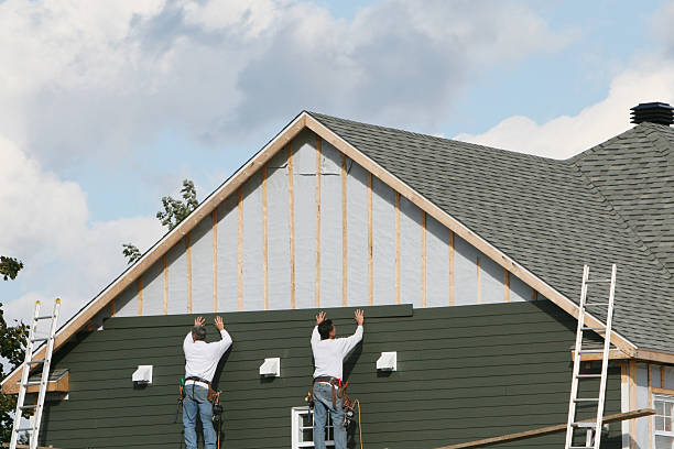 Professional Siding Replacement technician working in Bainbridge, OH